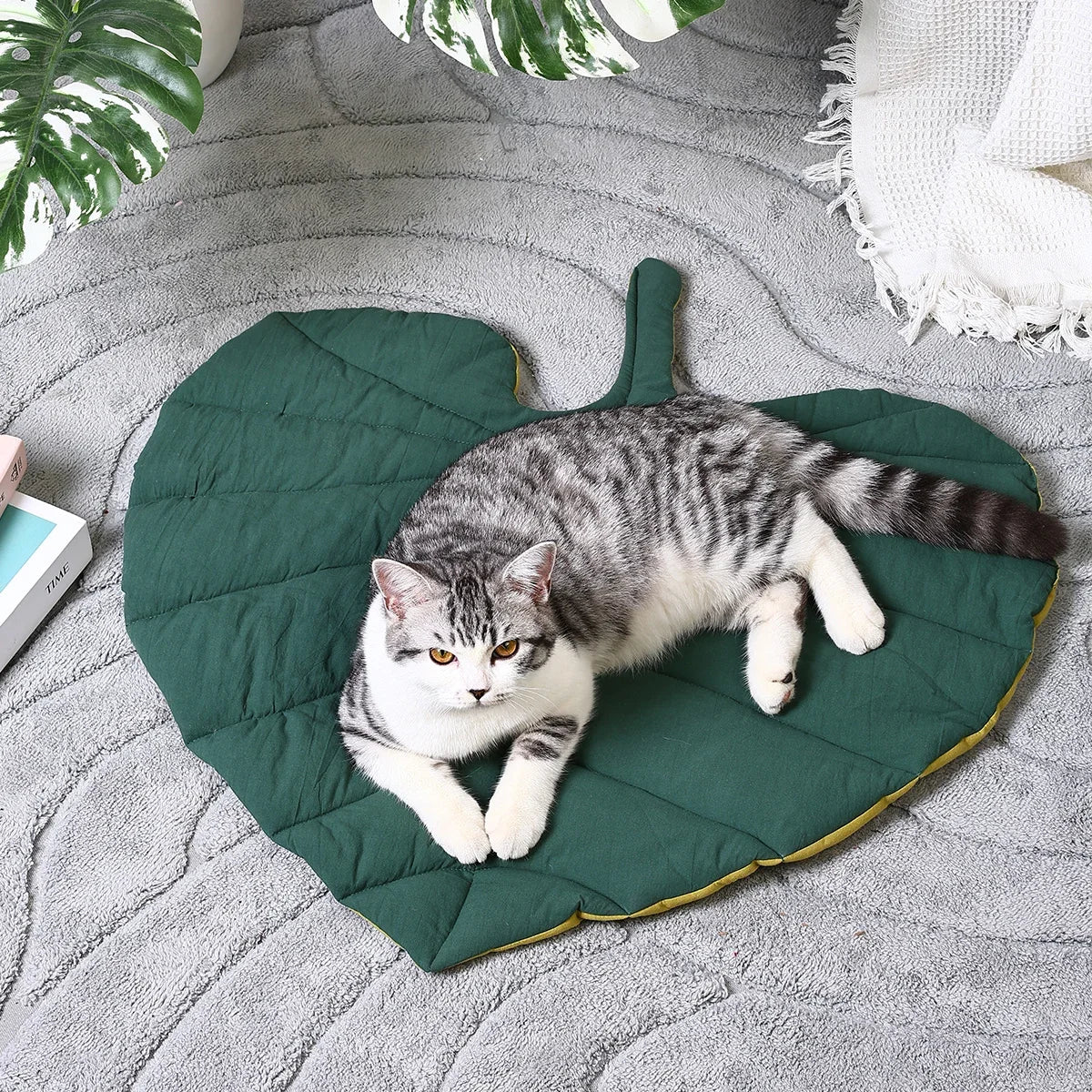 Leaf Shape Cat Mat - Reversible Double-Sided Bed for Cats and Dogs
