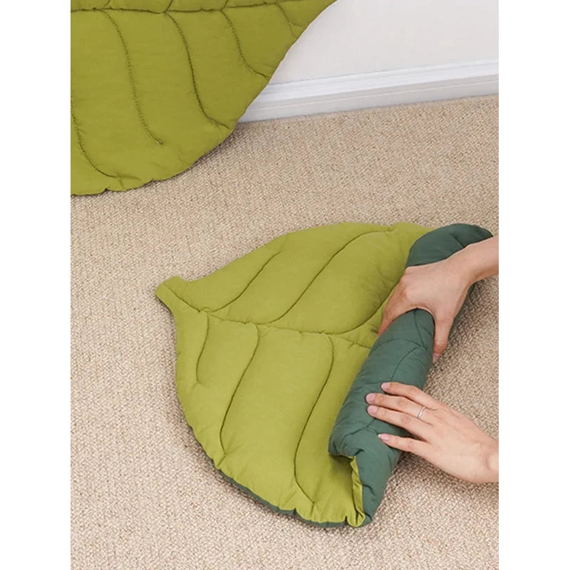Leaf Shape Cat Mat - Reversible Double-Sided Bed for Cats and Dogs